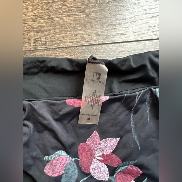 Women's Clothing Bundle: 10 Summer Items
Dress,Blouse,Tank Top,Crop Top,Size M - Picture 10 of 10